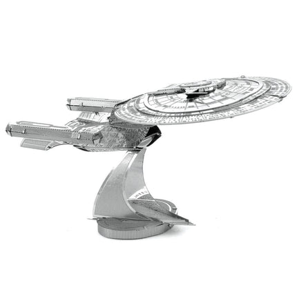 Star Trek- USS Enterprise 1701-D Model Kit- side view