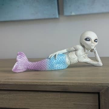 Lying White Mermalien Statue