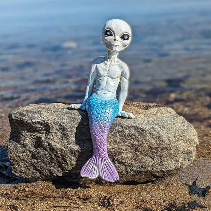 White Mermalien Dude Sitter