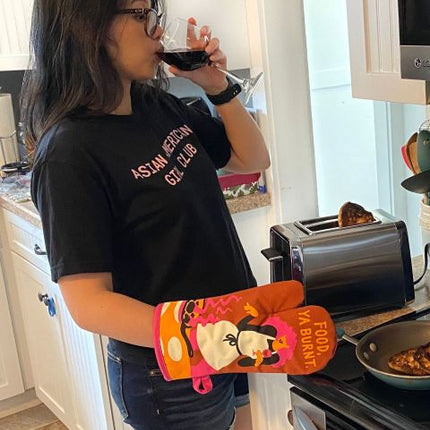 Food, Ya Burnt Oven Mitt- being used