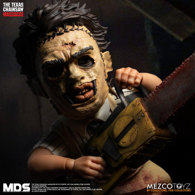 Mezco The Texas Chainsaw Massacre Leatherface chainsaw close