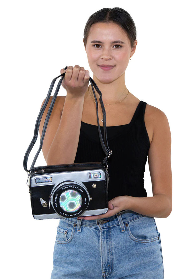 CAMERA CROSSBODY BAG- Model Holding