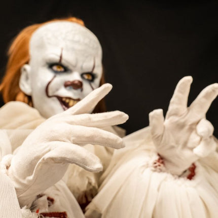 IT- Pennywise Premium Scale Doll- Hand View